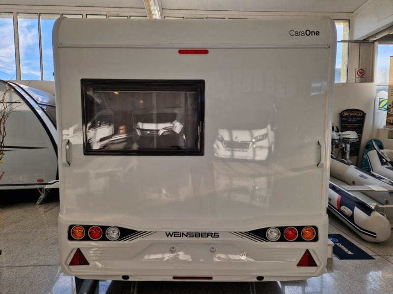 Weinsberg CaraOne 390 QD - Lakókocsi: 4 kép. Weinsberg CaraOne 390 QD - Lakókocsi: 4 kép.