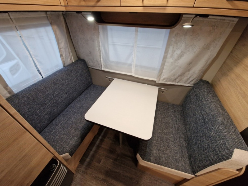 Weinsberg CaraOne 420 QD - Lakókocsi: 5 kép. Weinsberg CaraOne 420 QD - Lakókocsi: 5 kép.