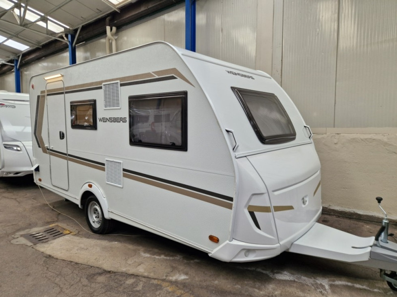 Weinsberg CaraOne 420 QD - Lakókocsi: 1 kép. Weinsberg CaraOne 420 QD - Lakókocsi: 1 kép.