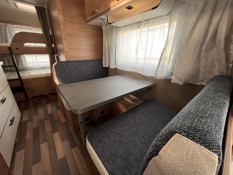 Weinsberg CaraOne 480 QDK - Lakókocsi: 5 kép. Weinsberg CaraOne 480 QDK - Lakókocsi: 5 kép.