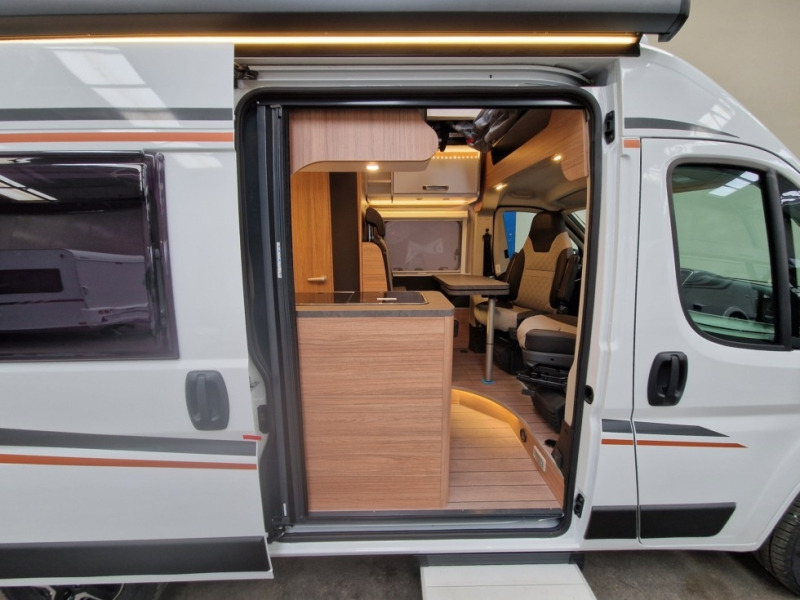 Weinsberg Carabus 540 MQ Edition Fire - Kempingautó: 5 kép. Weinsberg Carabus 540 MQ Edition Fire - Kempingautó: 5 kép.