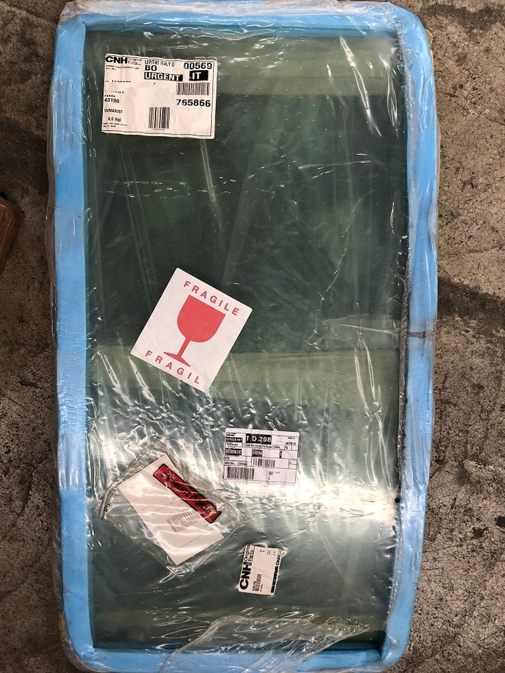CASE original 580SK Cab window - Ablak és alkatrészek - Kotrórakodó: 1 kép. CASE original 580SK Cab window - Ablak és alkatrészek - Kotrórakodó: 1 kép.