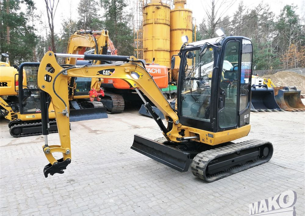 Caterpillar 302.7 D CR - Lánctalpas kotró: 1 kép. Caterpillar 302.7 D CR - Lánctalpas kotró: 1 kép.