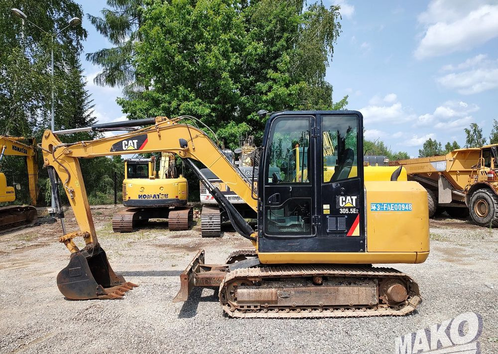 Caterpillar 305.5E2 - Lánctalpas kotró: 2 kép. Caterpillar 305.5E2 - Lánctalpas kotró: 2 kép.