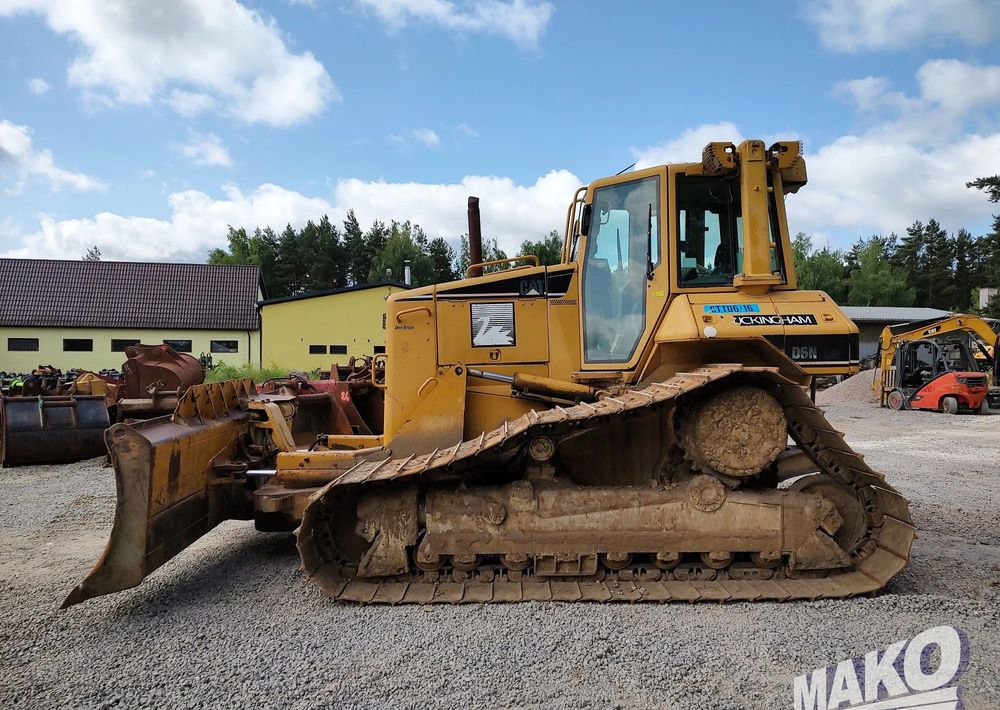 Caterpillar D6N LGP - Buldózer: 2 kép. Caterpillar D6N LGP - Buldózer: 2 kép.