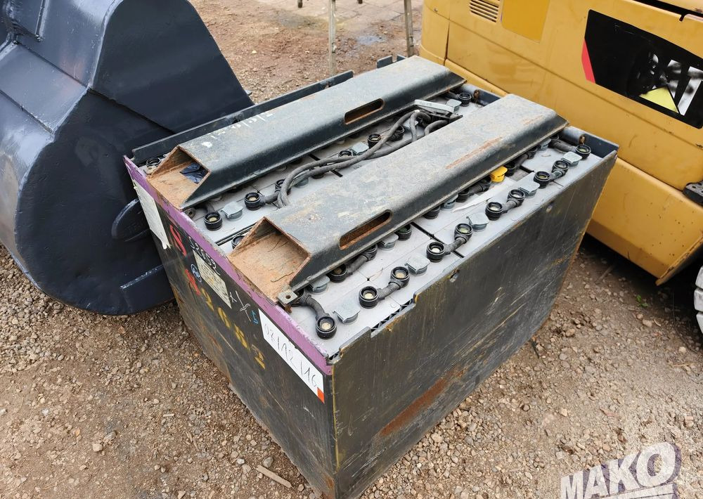 Caterpillar EP35K-PAC - Elektromos targonca: 5 kép. Caterpillar EP35K-PAC - Elektromos targonca: 5 kép.