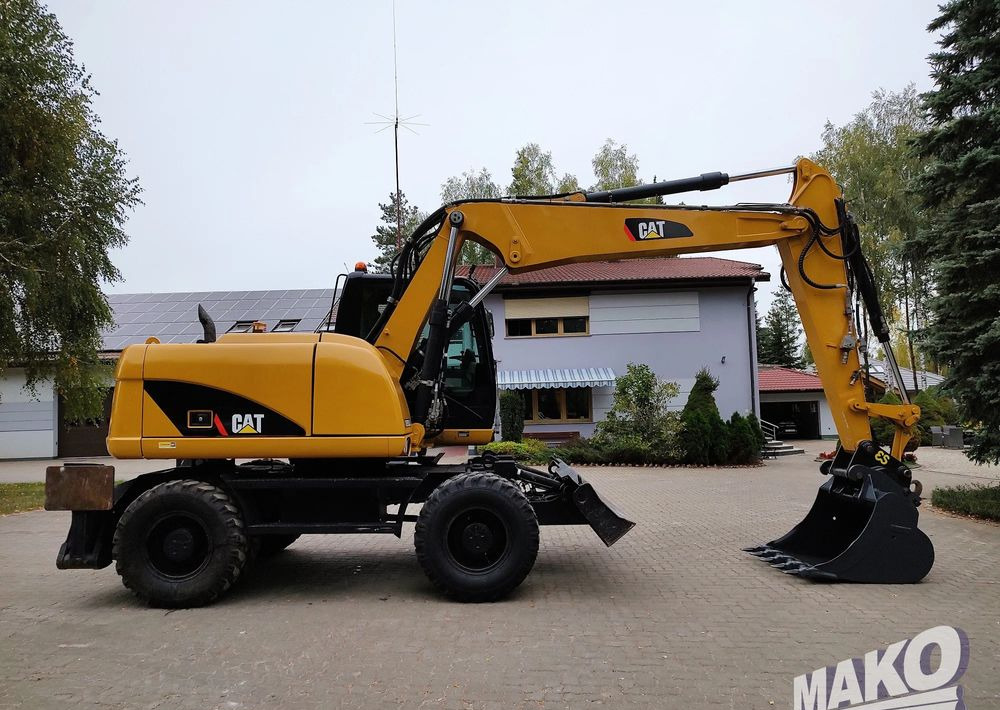 Caterpillar M313D - Gumikerekes kotró: 5 kép. Caterpillar M313D - Gumikerekes kotró: 5 kép.