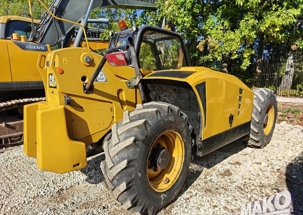 Caterpillar TH407 - Teleszkópos rakodó: 5 kép. Caterpillar TH407 - Teleszkópos rakodó: 5 kép.