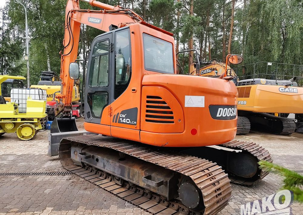 Doosan DX140LCR - Lánctalpas kotró: 2 kép. Doosan DX140LCR - Lánctalpas kotró: 2 kép.