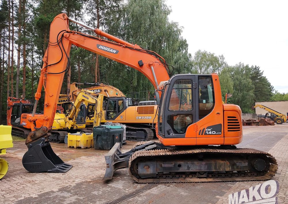 Doosan DX140LCR - Lánctalpas kotró: 1 kép. Doosan DX140LCR - Lánctalpas kotró: 1 kép.