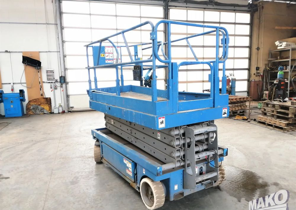 Genie GS 2046 - Ollós emelő: 2 kép. Genie GS 2046 - Ollós emelő: 2 kép.