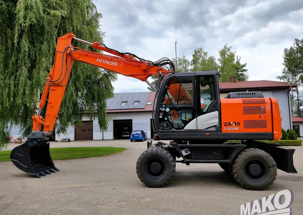 Hitachi ZX 140 - Gumikerekes kotró: 1 kép. Hitachi ZX 140 - Gumikerekes kotró: 1 kép.