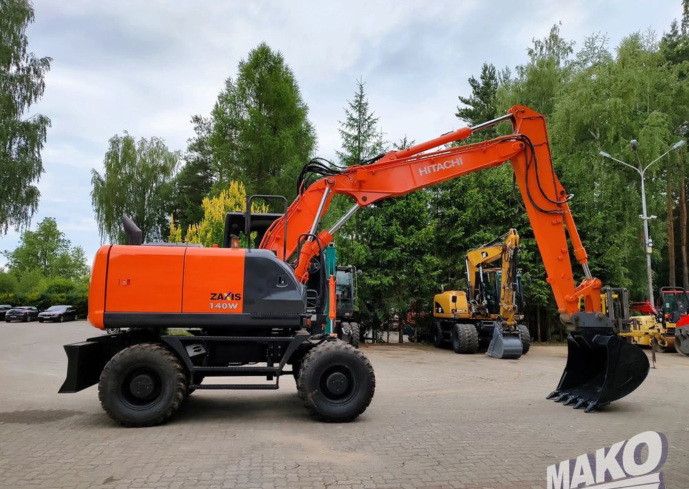 Hitachi ZX 140 - Gumikerekes kotró: 5 kép. Hitachi ZX 140 - Gumikerekes kotró: 5 kép.