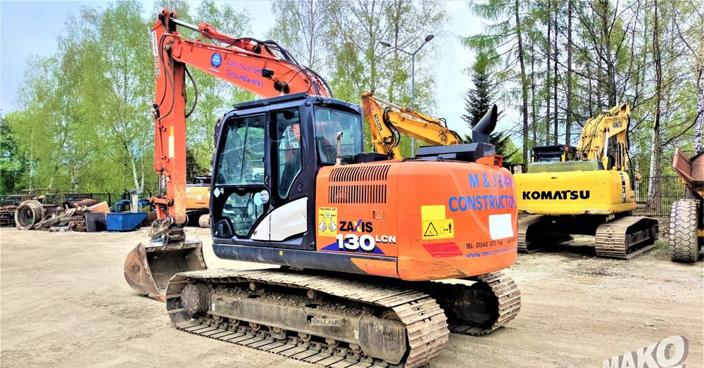 Hitachi ZX130 LCN-6 - Lánctalpas kotró: 2 kép. Hitachi ZX130 LCN-6 - Lánctalpas kotró: 2 kép.