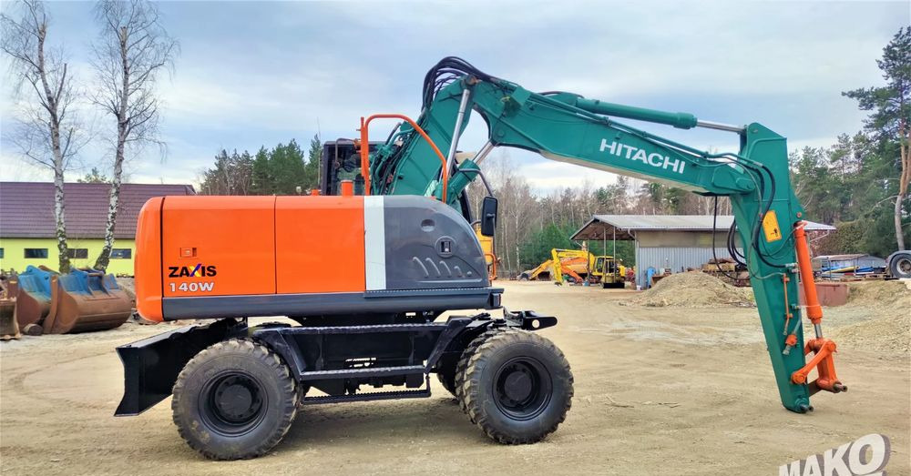 Hitachi ZX140W-3 - Gumikerekes kotró: 5 kép. Hitachi ZX140W-3 - Gumikerekes kotró: 5 kép.