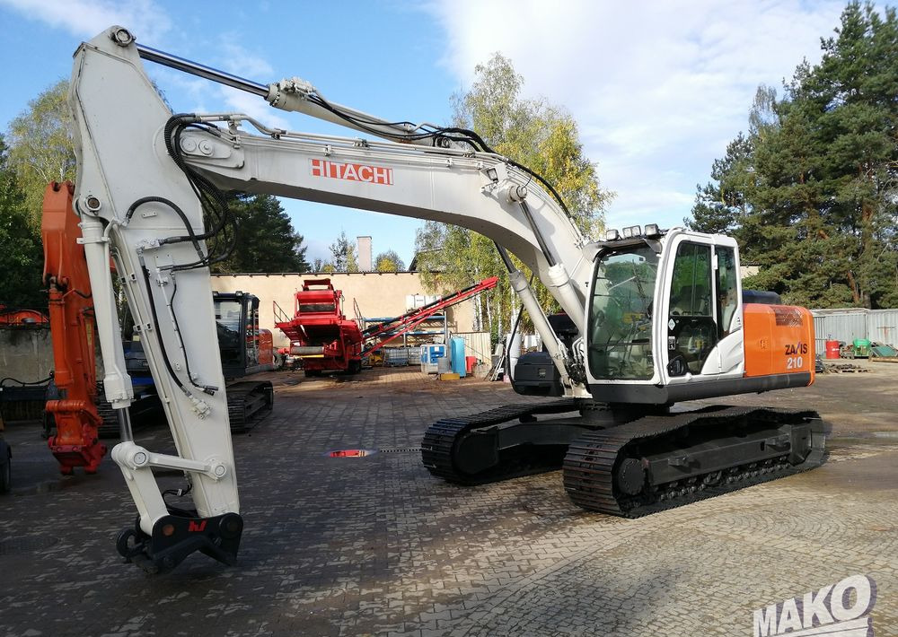 Hitachi ZX210 LC-5B - Lánctalpas kotró: 1 kép. Hitachi ZX210 LC-5B - Lánctalpas kotró: 1 kép.