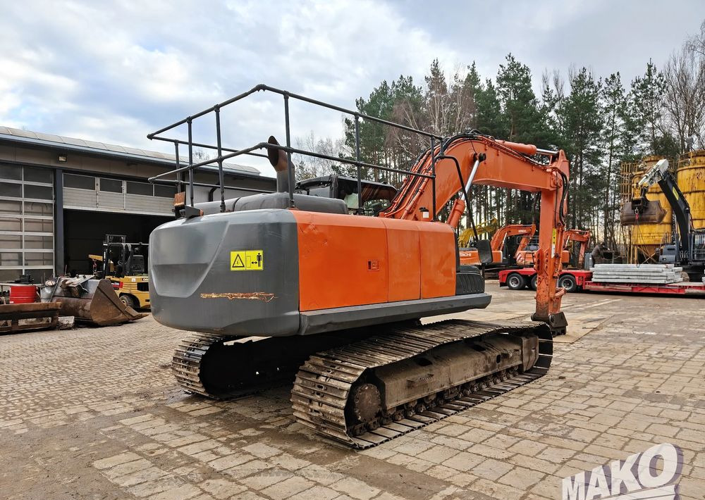 Hitachi ZX210LC-5B - Lánctalpas kotró: 5 kép. Hitachi ZX210LC-5B - Lánctalpas kotró: 5 kép.