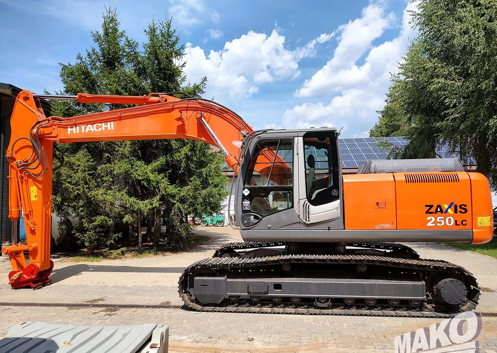 Hitachi ZX250 LCN-3 - Lánctalpas kotró: 2 kép. Hitachi ZX250 LCN-3 - Lánctalpas kotró: 2 kép.