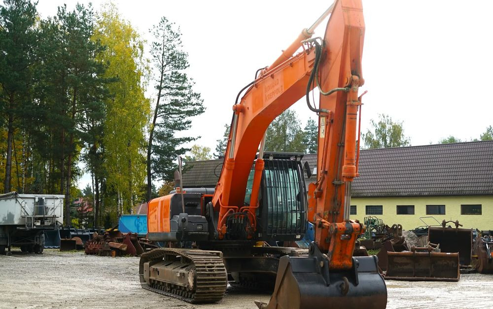 Hitachi ZX290LCN-5B - Lánctalpas kotró: 4 kép. Hitachi ZX290LCN-5B - Lánctalpas kotró: 4 kép.
