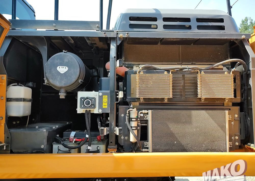 Lánctalpas kotró Komatsu CX 300D: 11 kép.