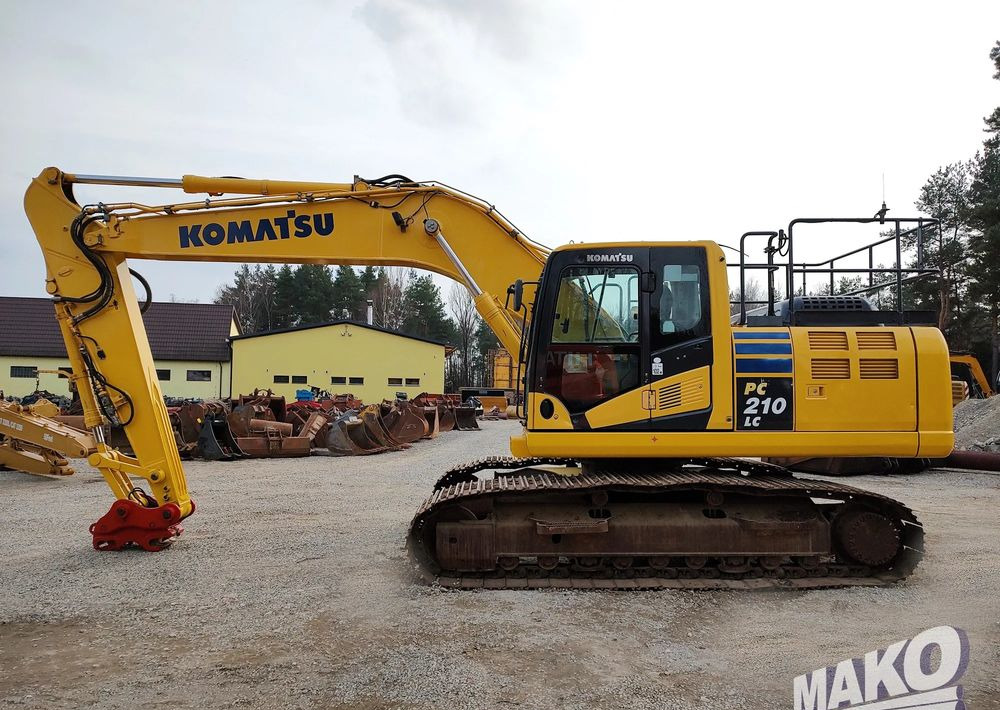 Komatsu PC210 LC-10 - Lánctalpas kotró: 1 kép. Komatsu PC210 LC-10 - Lánctalpas kotró: 1 kép.