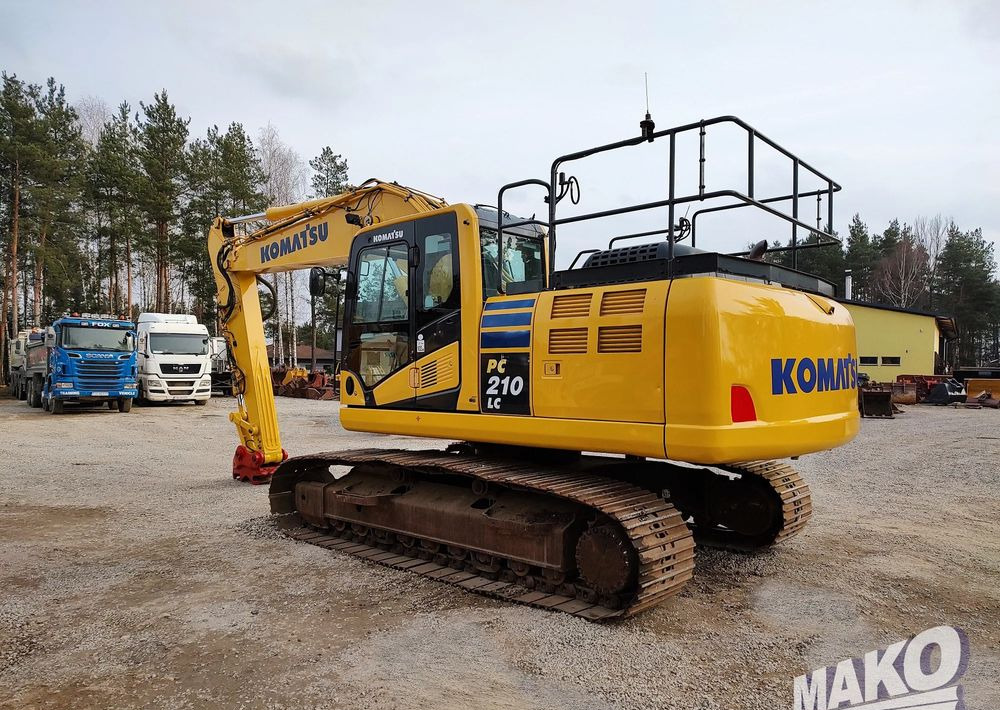Komatsu PC210 LC-10 - Lánctalpas kotró: 3 kép. Komatsu PC210 LC-10 - Lánctalpas kotró: 3 kép.