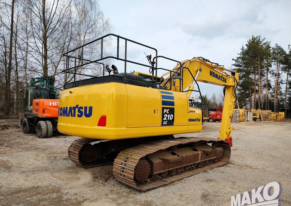 Komatsu PC210 LC-10 - Lánctalpas kotró: 5 kép. Komatsu PC210 LC-10 - Lánctalpas kotró: 5 kép.