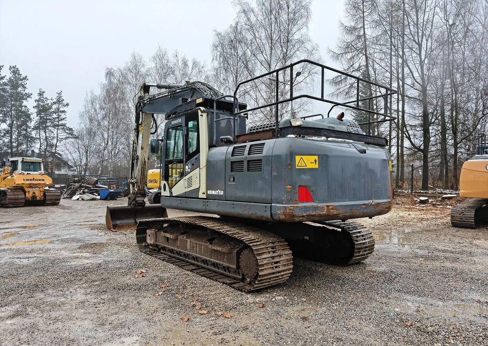 Komatsu PC210LC-11 - Lánctalpas kotró: 3 kép. Komatsu PC210LC-11 - Lánctalpas kotró: 3 kép.