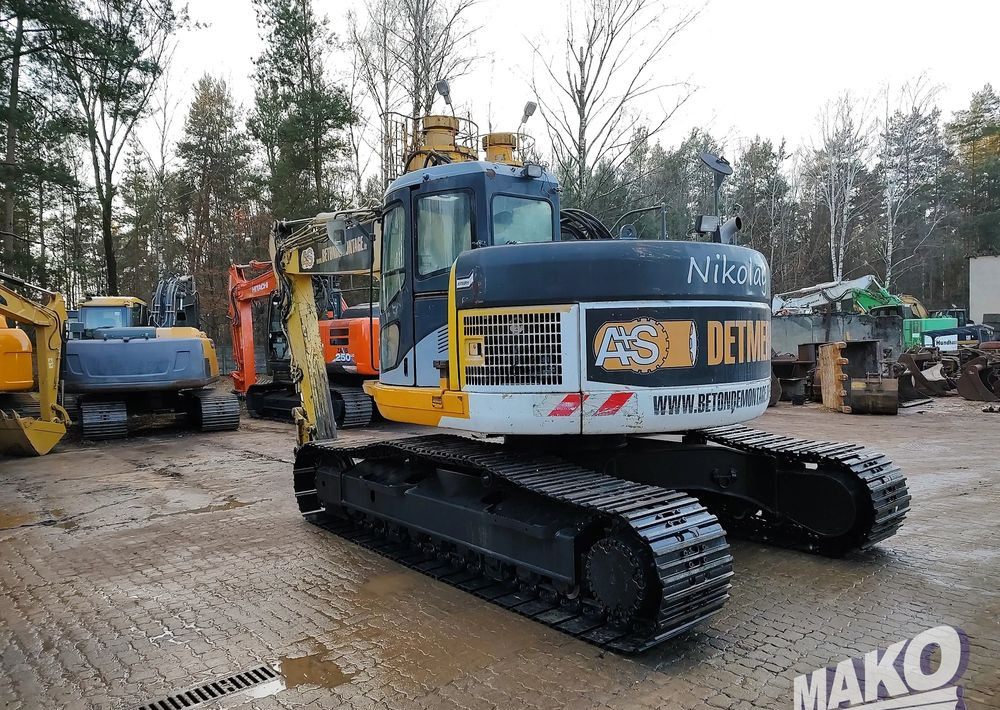 Komatsu PC228USLC-3 - Lánctalpas kotró: 2 kép. Komatsu PC228USLC-3 - Lánctalpas kotró: 2 kép.