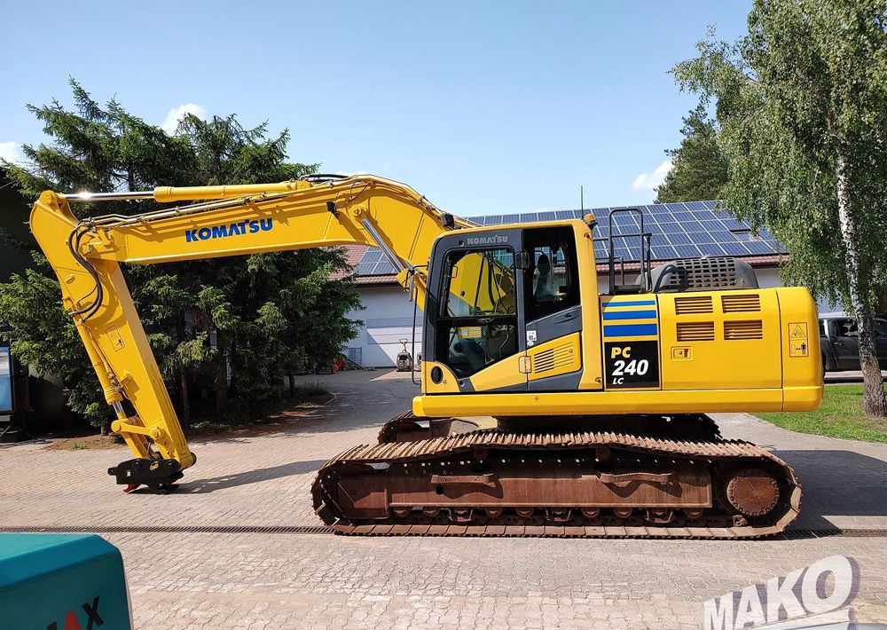 Komatsu PC240LC-10 - Lánctalpas kotró: 3 kép. Komatsu PC240LC-10 - Lánctalpas kotró: 3 kép.