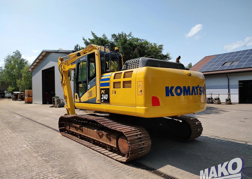 Komatsu PC240LC-10 - Lánctalpas kotró: 4 kép. Komatsu PC240LC-10 - Lánctalpas kotró: 4 kép.
