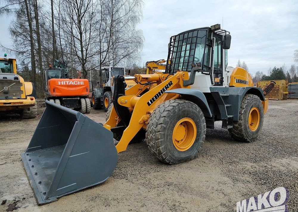 Liebherr L534 - Gumikerekes homlokrakodó: 1 kép. Liebherr L534 - Gumikerekes homlokrakodó: 1 kép.