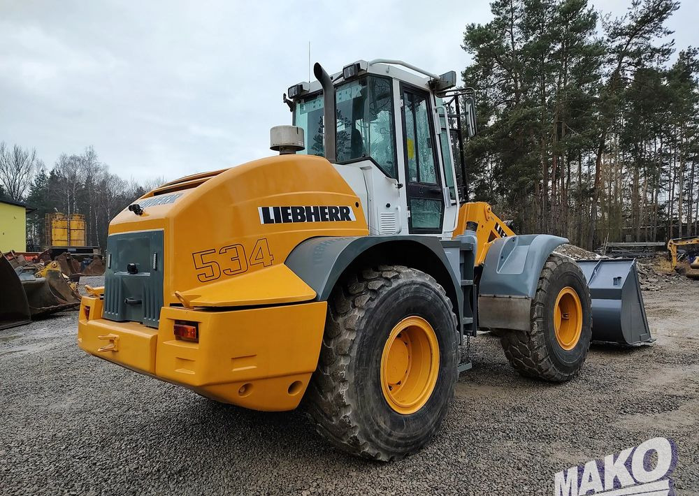 Liebherr L534 - Gumikerekes homlokrakodó: 5 kép. Liebherr L534 - Gumikerekes homlokrakodó: 5 kép.