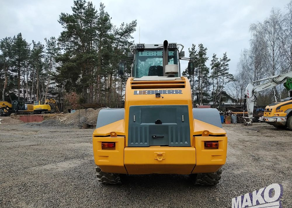 Liebherr L534 - Gumikerekes homlokrakodó: 4 kép. Liebherr L534 - Gumikerekes homlokrakodó: 4 kép.