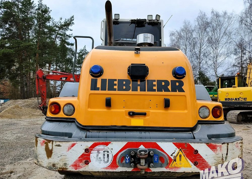 Liebherr L542 - Gumikerekes homlokrakodó: 4 kép. Liebherr L542 - Gumikerekes homlokrakodó: 4 kép.