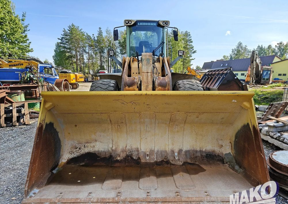 Liebherr L566 - Gumikerekes homlokrakodó: 5 kép. Liebherr L566 - Gumikerekes homlokrakodó: 5 kép.