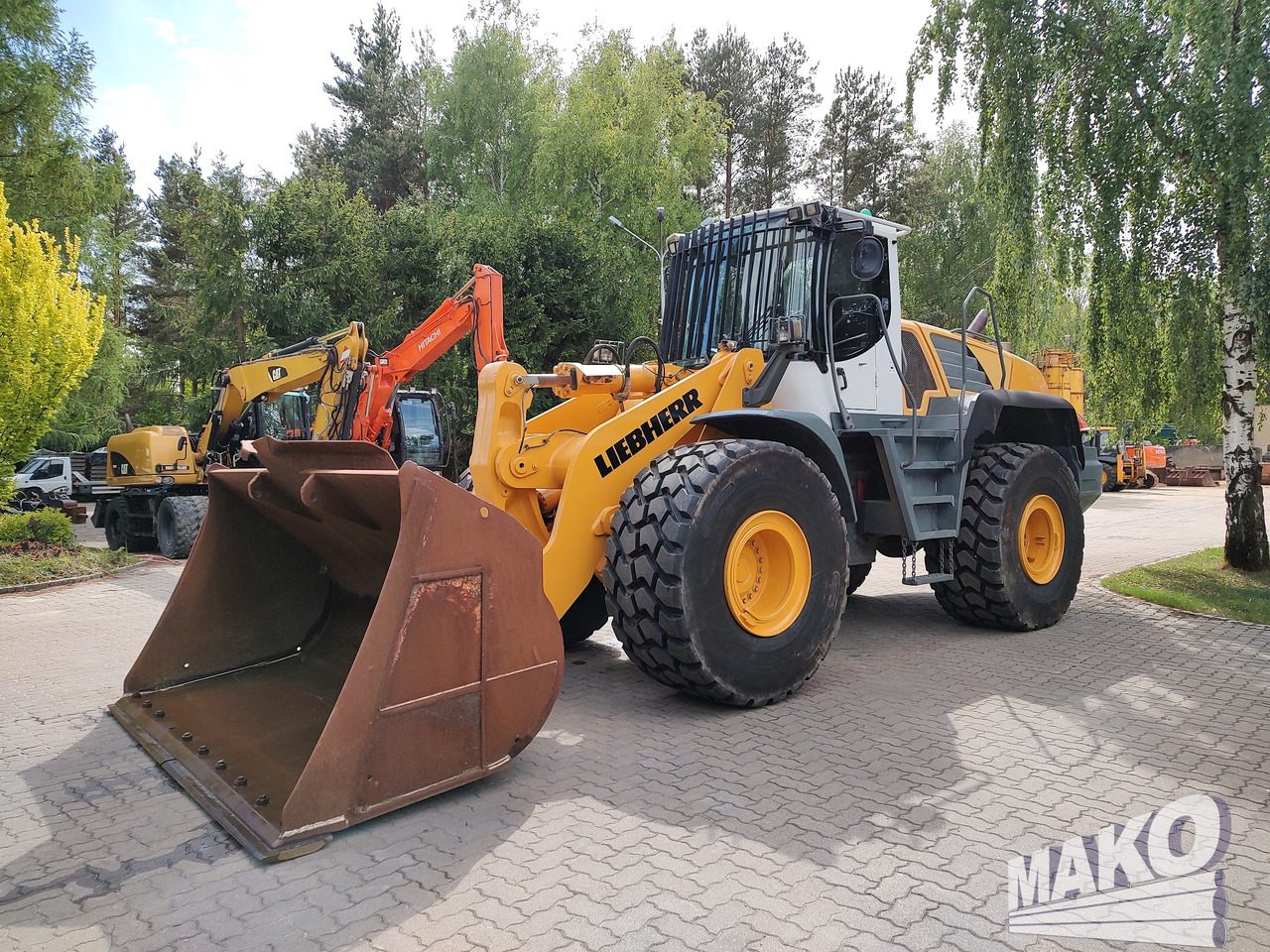 Liebherr L576 - Gumikerekes homlokrakodó: 3 kép. Liebherr L576 - Gumikerekes homlokrakodó: 3 kép.