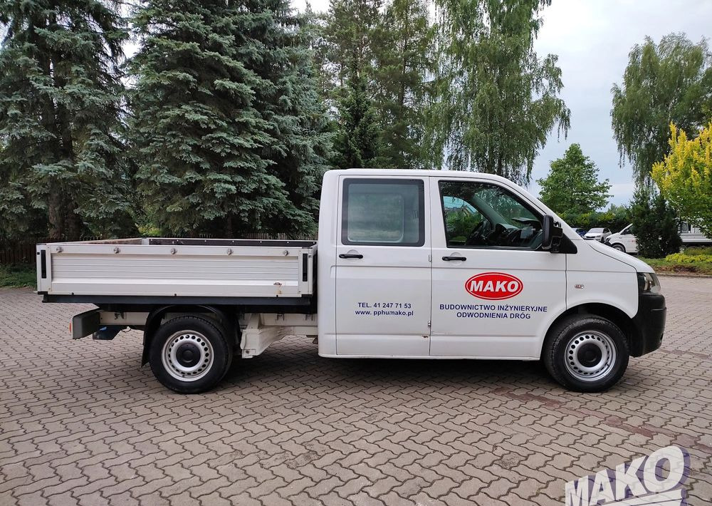 Volkswagen Transporter T5 - Platós teherautó: 2 kép. Volkswagen Transporter T5 - Platós teherautó: 2 kép.