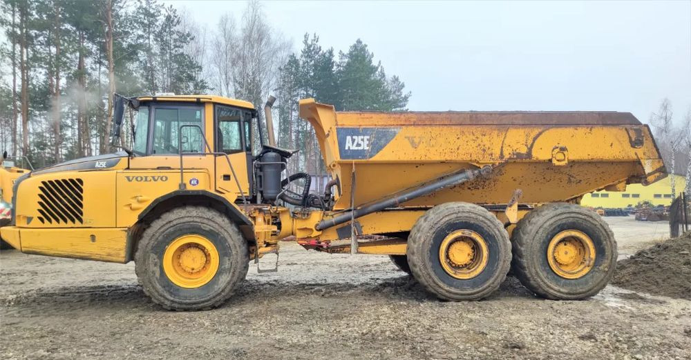 Volvo A25E - Dömper: 2 kép. Volvo A25E - Dömper: 2 kép.