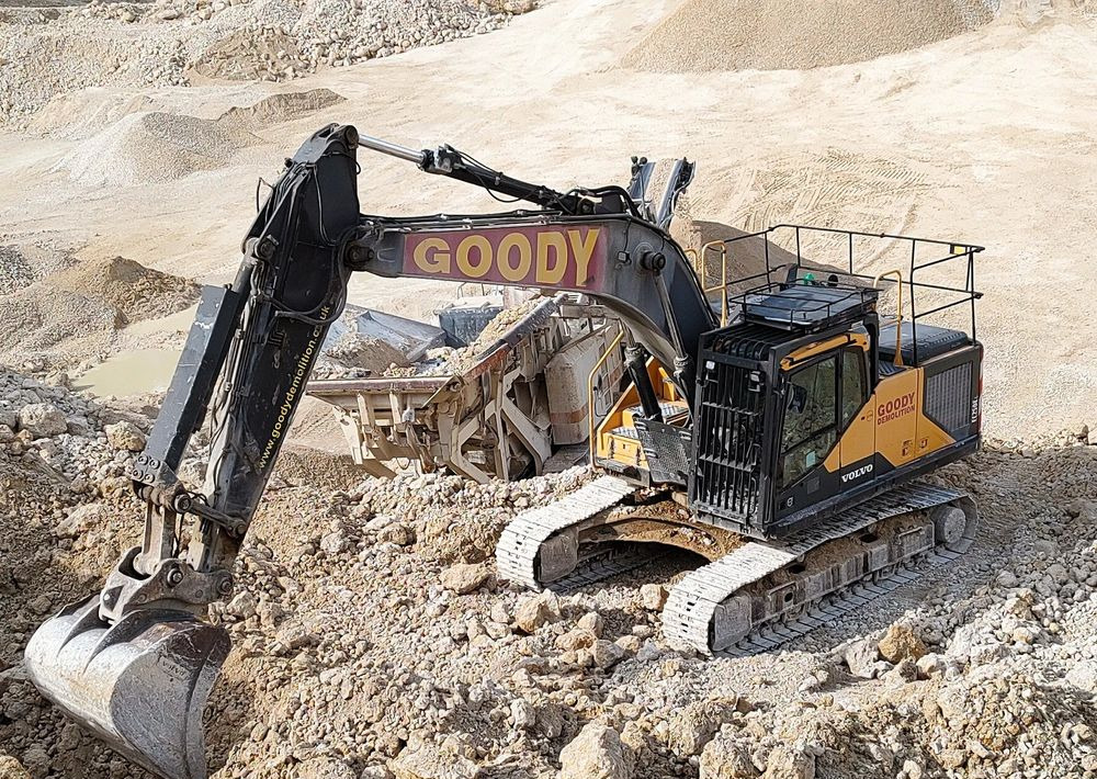 Volvo EC 250 EL - Lánctalpas kotró: 5 kép. Volvo EC 250 EL - Lánctalpas kotró: 5 kép.