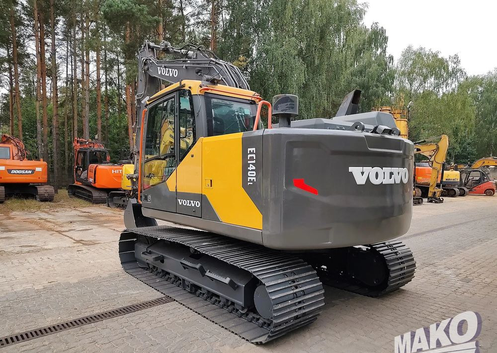 Volvo EC140 EL - Lánctalpas kotró: 3 kép. Volvo EC140 EL - Lánctalpas kotró: 3 kép.