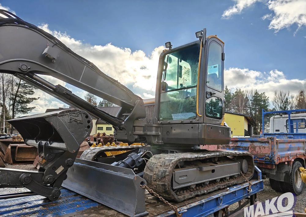 Volvo ECR88D - Lánctalpas kotró: 3 kép. Volvo ECR88D - Lánctalpas kotró: 3 kép.