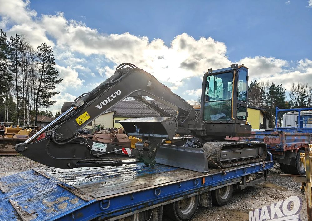 Volvo ECR88D - Lánctalpas kotró: 4 kép. Volvo ECR88D - Lánctalpas kotró: 4 kép.