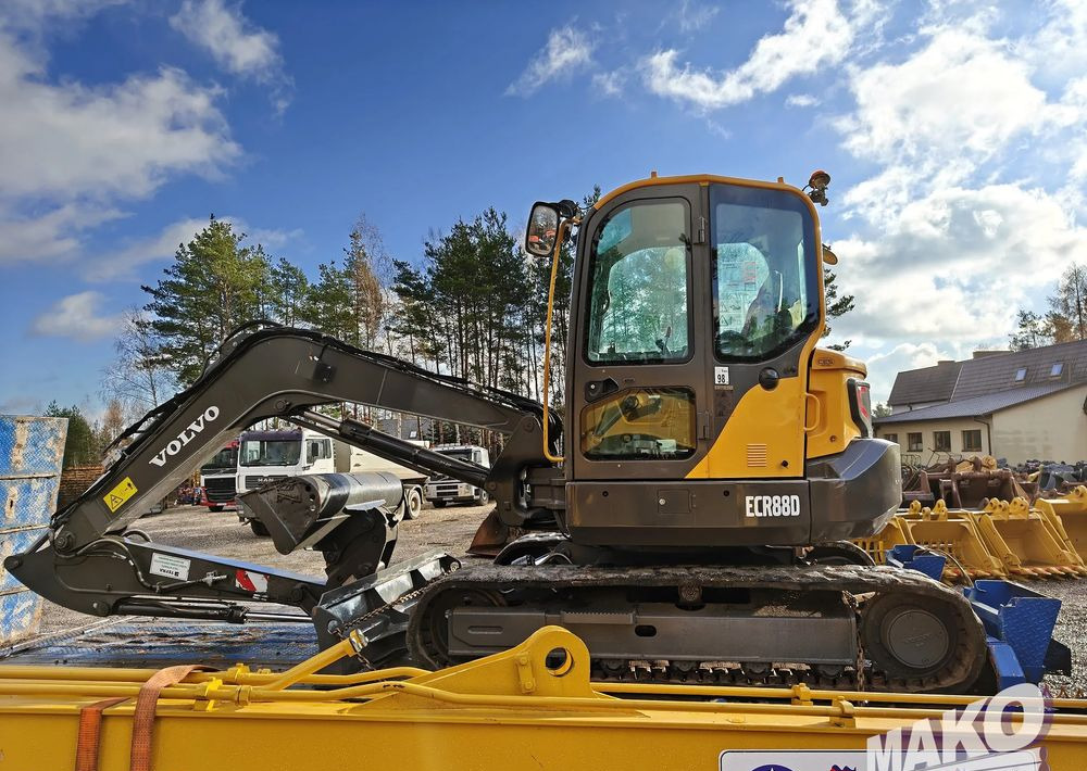Volvo ECR88D - Lánctalpas kotró: 1 kép. Volvo ECR88D - Lánctalpas kotró: 1 kép.
