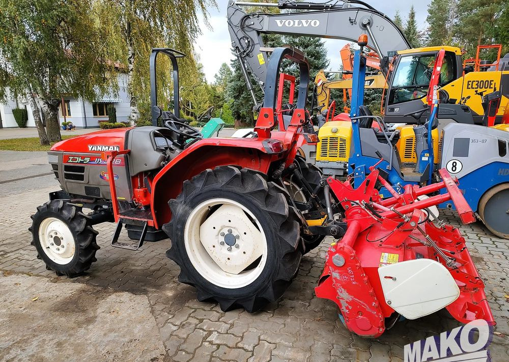 Yanmar US328 - Traktor: 2 kép. Yanmar US328 - Traktor: 2 kép.