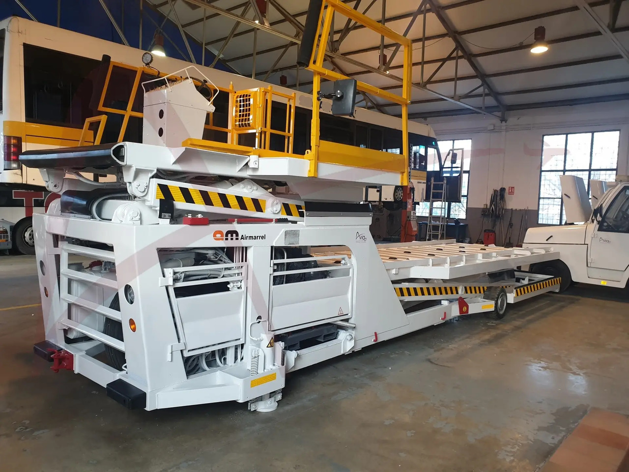 AIR MARREL LAM 3500 DP/R8 - Konténer/ Rakodólap rakodógép: 1 kép. AIR MARREL LAM 3500 DP/R8 - Konténer/ Rakodólap rakodógép: 1 kép.