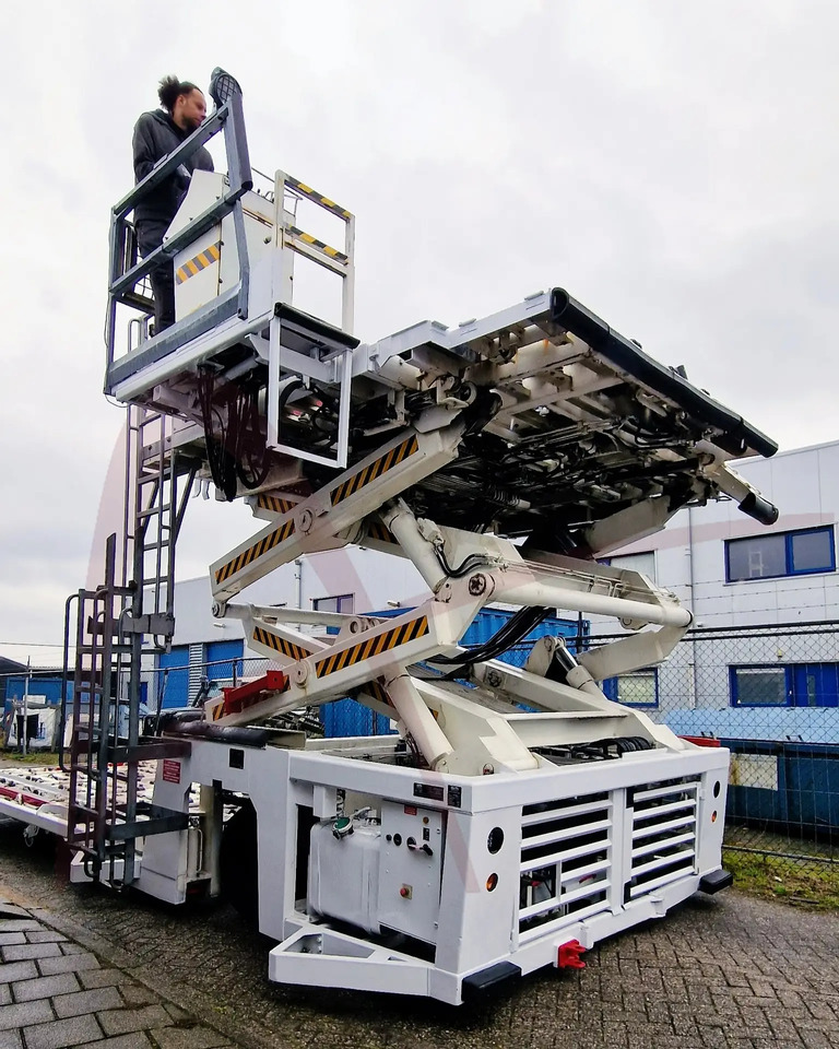 AIR MARREL LAM7000 DP/MDL8 - Konténer/ Rakodólap rakodógép: 4 kép. AIR MARREL LAM7000 DP/MDL8 - Konténer/ Rakodólap rakodógép: 4 kép.