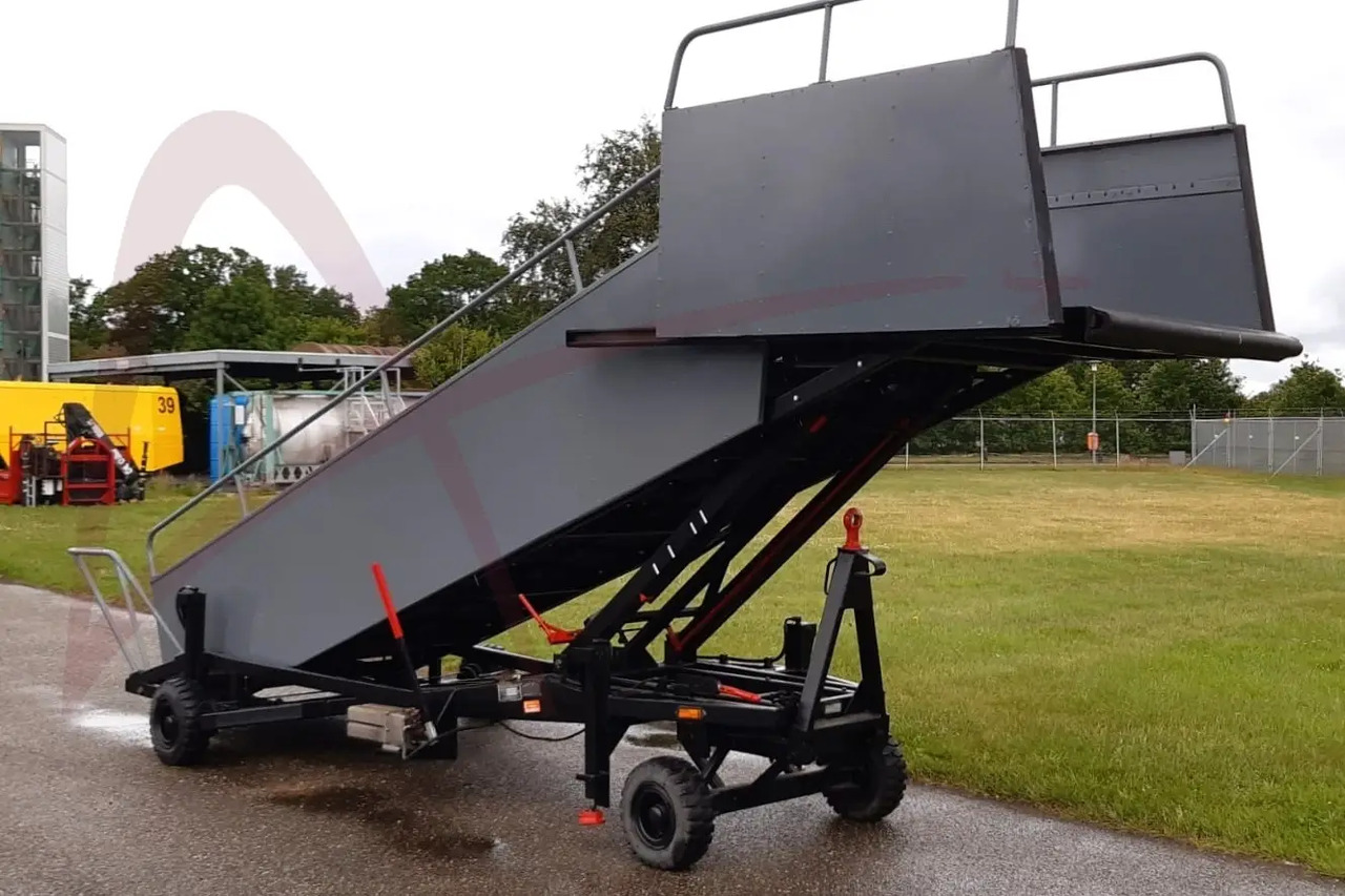 AMSS SKYWAY 66-148 - Utaslépcső: 3 kép. AMSS SKYWAY 66-148 - Utaslépcső: 3 kép.