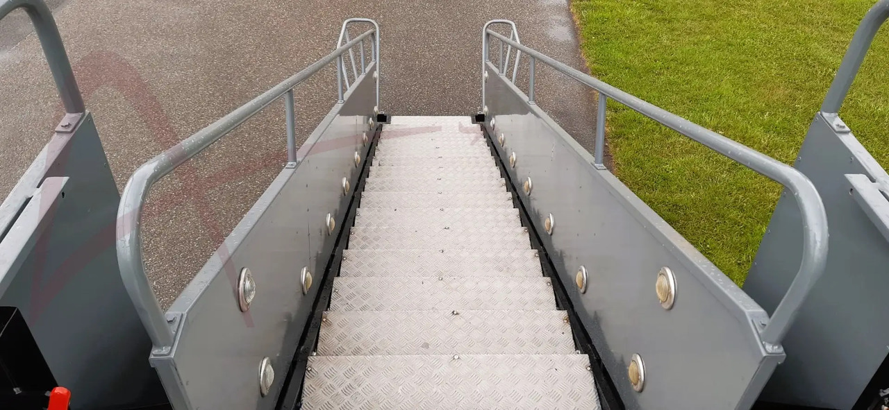 AMSS SKYWAY 66-148 - Utaslépcső: 5 kép. AMSS SKYWAY 66-148 - Utaslépcső: 5 kép.