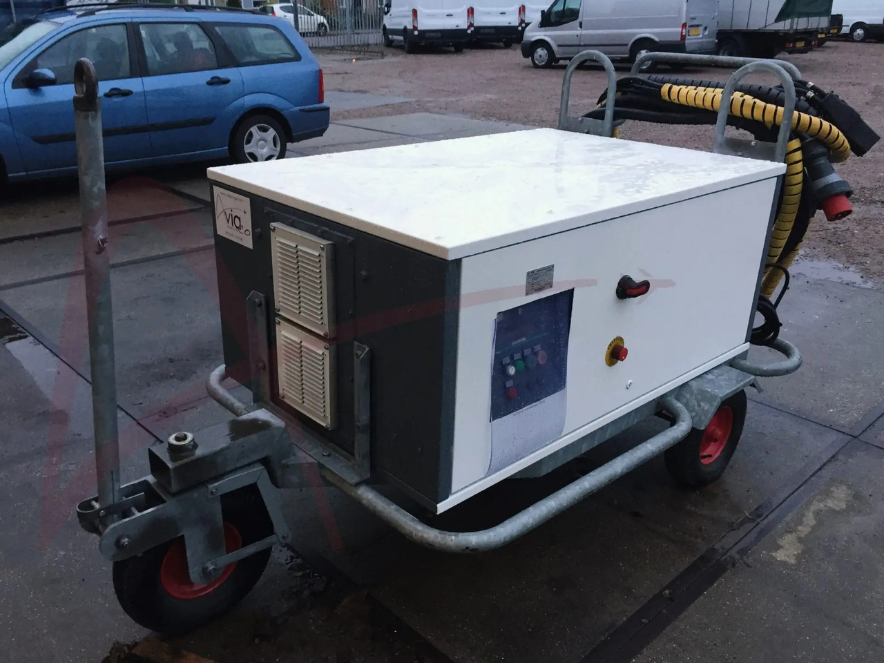 AXA POWER 3GSTS-200/260L - Földi áramforrás: 1 kép. AXA POWER 3GSTS-200/260L - Földi áramforrás: 1 kép.